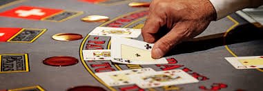 Warga Indonesia dari Jakarta dan Surabaya bermain taruhan olahraga dan casino lewat smartphone